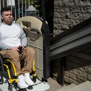Reliable wheelchair platform lift for easy access