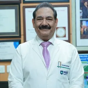 Best shoulder replacement surgeon in east delhi