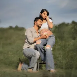 Capture beautiful pregnancy moments with createsco