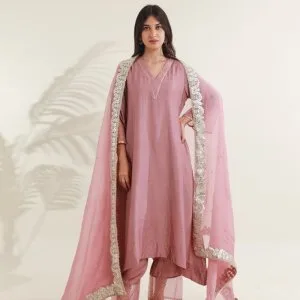 Navratri outfits for women celebrate in style with asrumo