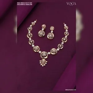 Shop stunning gold necklaces for women