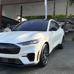 Carro jeepeta deportivo o camioneta