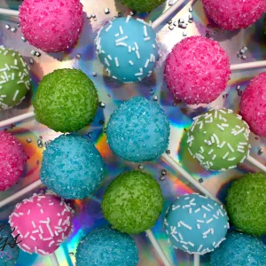 Personalized cake pops with your favorite colors and flavors