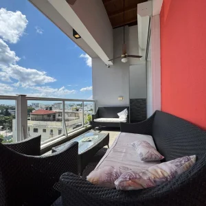 Deleite al despertar desde mi penthouse con vista al mar