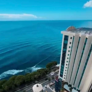 Viva como un rey deleitandose con su vista al mar piso 26