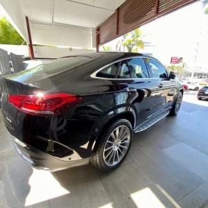 Black and white only for exclusives clients