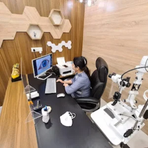 Your guide to choosing an eye doctor near me