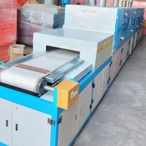 Microwave heating dryer for rapid and controlled industrial dryi