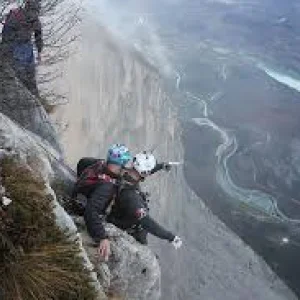 What is tandem skydiving