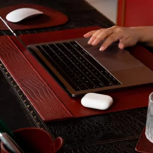The ultimate guide to choosing luxury office table accessories